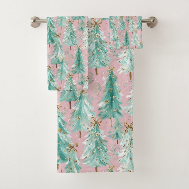 Whimsical Teal Christmas Trees on Pink  Badhandtuch Set (Insitu)