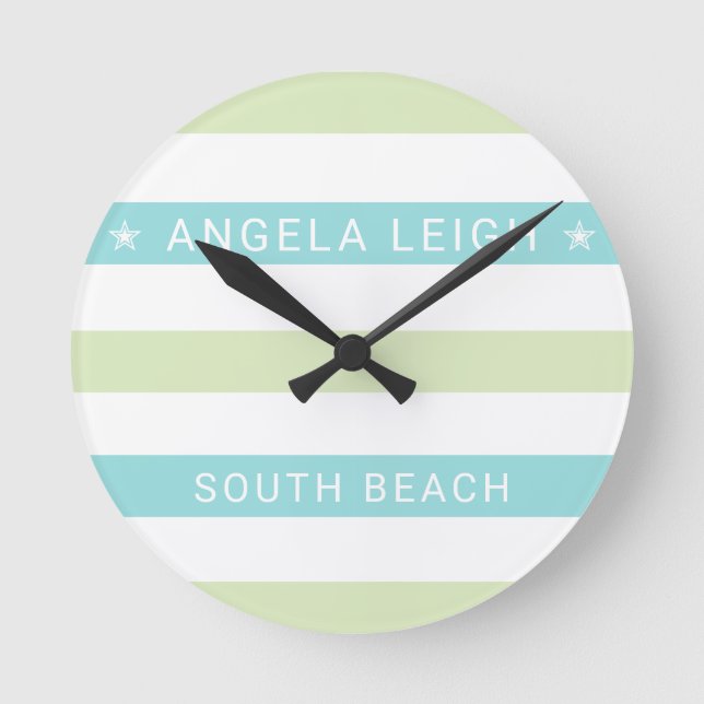 Whimsical Tropics Cabana Streifen Runde Wanduhr (Vorderseite)