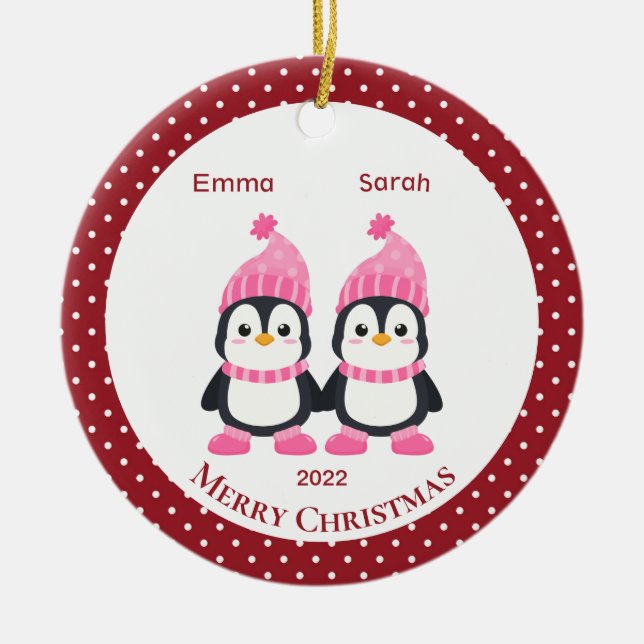 Whimsical Twin Sister Penguins Personalisiert Keramik Ornament (Vorne)