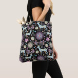 Whimsical Winterhirse und Schneeflocken Muster Sch Tasche<br><div class="desc">Dekoratives Winterreh- und Schneeflocken-Muster.</div>