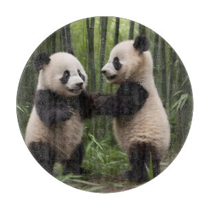 Whimsical Wonders: Baby Pandas spielt im Wald Schneidebrett