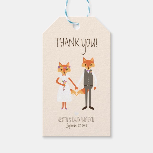 Whimsical Woodland Foxes Elfenbeinhühner Hochzeits Geschenkanhänger (Vorderseite)