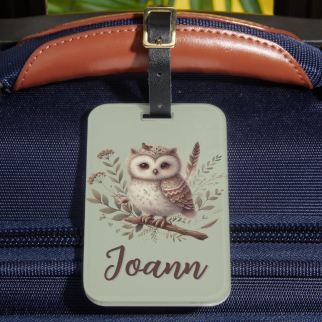 Whimsical Woodland Owl Botanical Illustration Gepäckanhänger (Vorderseite Insitu 2)