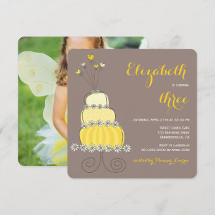 Whimsical Yellow Cake Girl Invitation de fête d'an