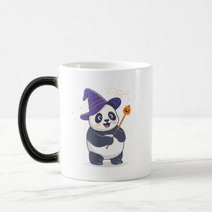 Whimsicaler Panda-Zauberer mit magischem Hut Verwandlungstasse
