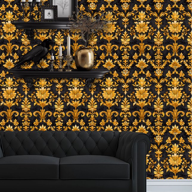Whimsigoth Black und Gold im Detail Tapete (Whimsigoth Yellow Damask on Black wallpaper behind a black couch.)