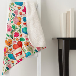 Whimsikale Kokettherzen und Blume Monogramm Sherpadecke