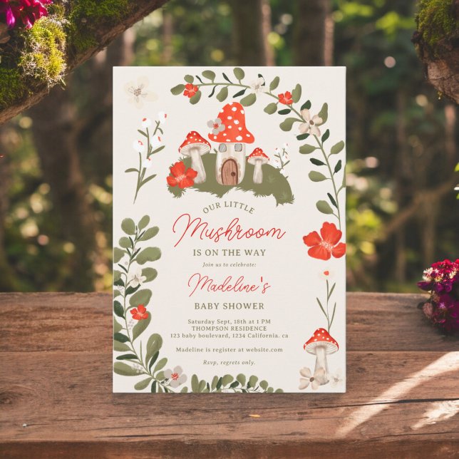 Whimsikale Waldpilze Blütendusche Einladung (Whimsical woodland mushrooms floral baby shower invitation on ivory beige)