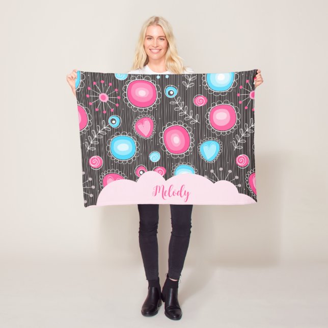 Whimsikalrosa blaue Herzen und Blume Blumenname Fleecedecke (Beispiel)