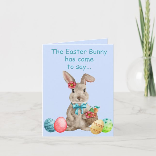 Whimsikisches Osterhase mit farbigen Eiern Karte (Vorderseite)