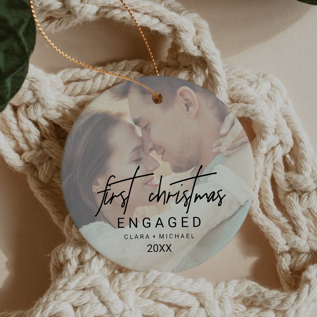 Whimsikkalligraphie Verblendetes Foto Verlobt Keramik Ornament (Whimsical Calligraphy Faded Photo Engaged Ceramic Ornament)