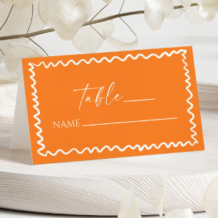 Whimsische Zitrus-Orange-Wellige-Rand-Hochzeit Platzkarte