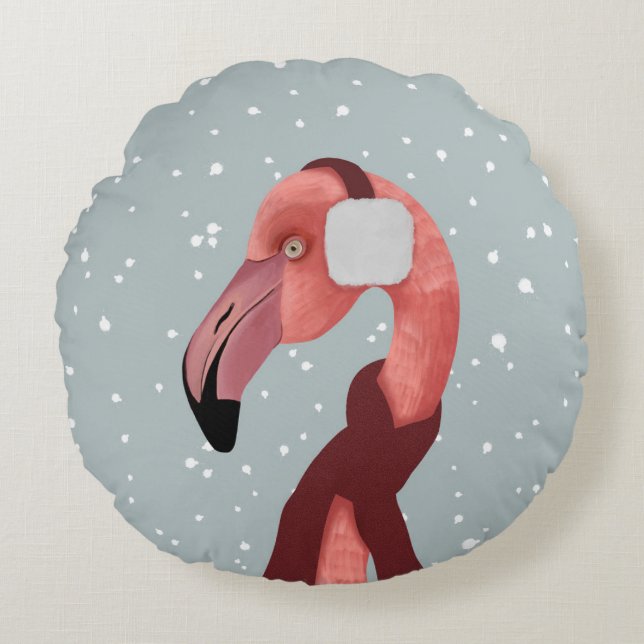 Whimsischer, gemütlicher Winter Flamingo mit Scarf Rundes Kissen (Vorderseite)