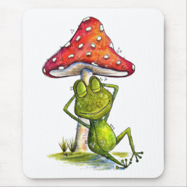 Whimsischer Schlaffrosch unter einem Pilz Mousepad