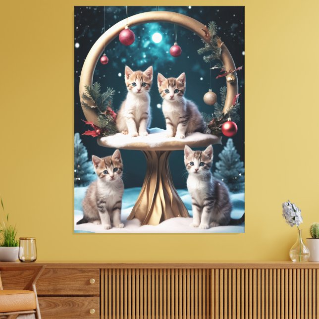 Whimsischer Weihnachtskittens auf Gold Stand Leinwanddruck (Insitu (Wohnzimmer))