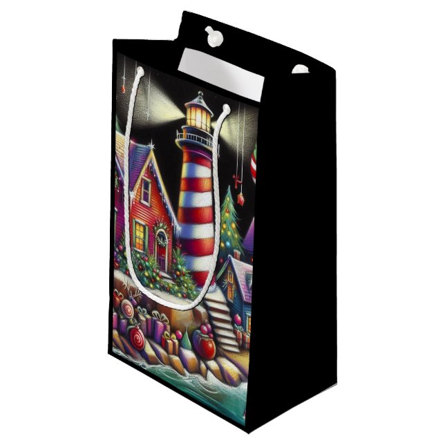 Whimsischer WeihnachtsLeuchtturm Rotes Rosa Lila Kleine Geschenktüte (Vorderseite Schrägansicht)