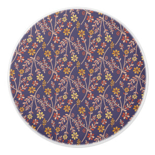 Whimsisches florales Design mit Reben auf violette Keramikknauf