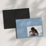 Whimsisches Skript | Horizontal Save the Date blau Magneteinladung<br><div class="desc">Einführung in unser atemberaubendes whimsical-Skript | Blaue horizontale Save the Date magnetische Einladung perfekt für Ihre einfache moderne Boho Frühlingsfeier. Unser elegantes Design umfasst eine lebendige, helle, pastellfarbene Farbpalette mit einem Vintagen, schicken Kalligraphieskript. Ob Sie einen minimalistischen oder klassischen Stil bevorzugen, unser einzigartiges, bearbeitbares Produkt bietet Luxus und Eleganz, perfekt...</div>