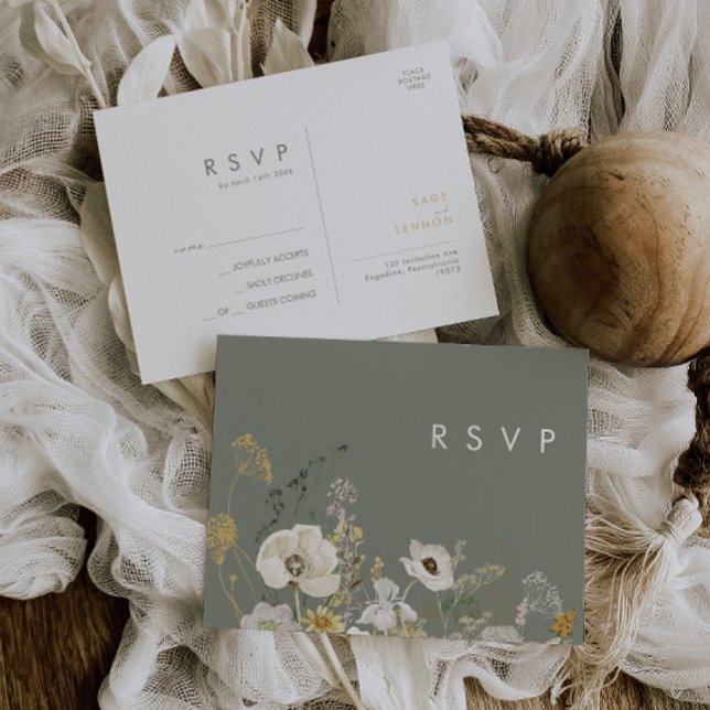 Whimsistische Wildblume | Sage Green Wedding RSVP Postkarte (Von Creator hochgeladen)
