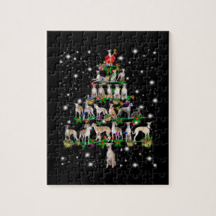 Whippet Weihnachtsbaum mit leuchtendem Licht bedec