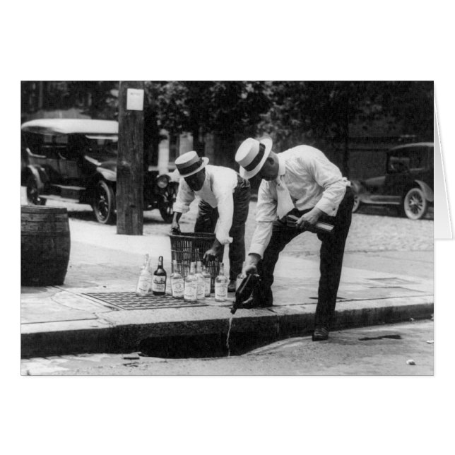 Whiskey in eine Kanalisation gießen, 1930 (Vorderseite (Horizontal))