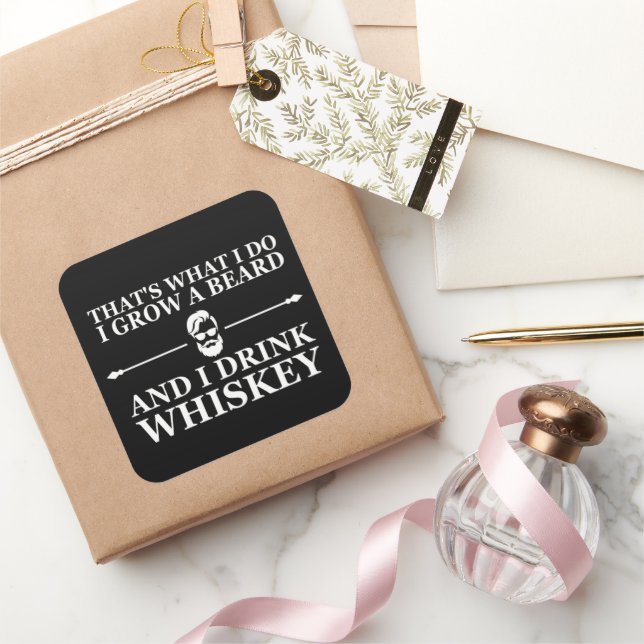 Whiskey-Zitate mit lustigen bärtigen Redewendungen Quadratischer Aufkleber (Schenken)