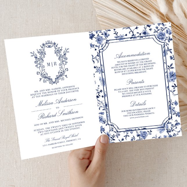 White and Blue Chinoiserie Crest QR Code Wedding Einladung (Von Creator hochgeladen)
