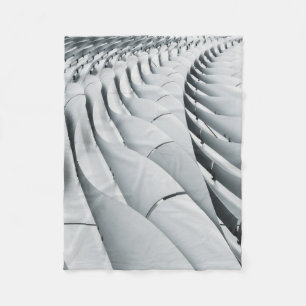 White and gray building structure fleecedecke