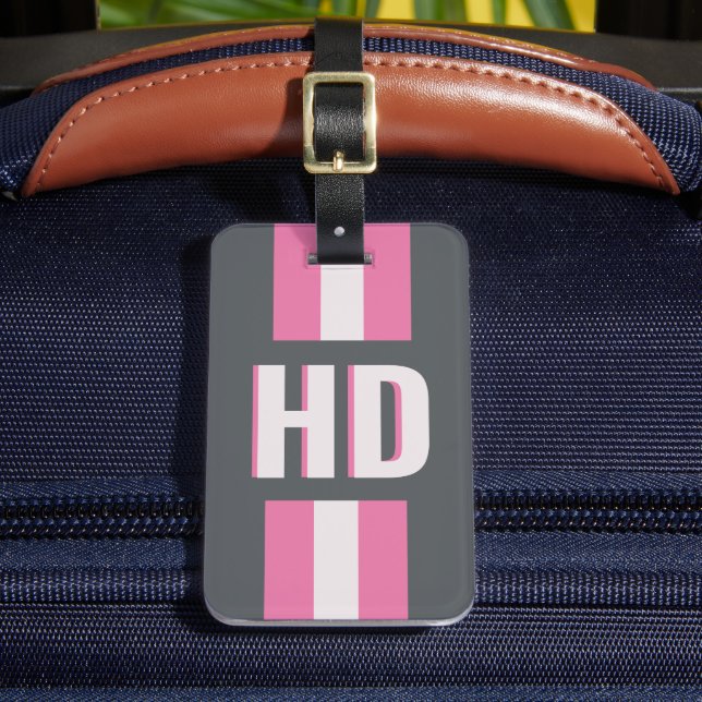 White and Pink striped Shadow Monogram bridesmaid Gepäckanhänger (Vorderseite Insitu 2)