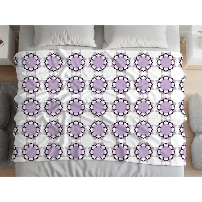 White and purple geometric mandala pattern Towel Fleecedecke (Von Creator hochgeladen)