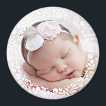 White Berry Gerahmt Baby Foto Magnet<br><div class="desc">Ein Kreis hübscher,  grafischer Blumenbeeren und Blätter umrahmt Ihr Lieblings-Foto,  um einen perfekten Sake zu kreieren oder Eltern und Großeltern zu schenken.</div>