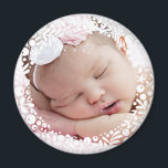 White Berry Gerahmt Baby Foto Magnet<br><div class="desc">Ein Kreis hübscher, weißer Blumenbeeren und Blätter umrahmt Ihr Lieblings-Baby-Foto, um das perfekte kleine Sake-Geschenk für Eltern und Großeltern zu schaffen oder sich selbst behalten und die Zeit einzufrieren.</div>