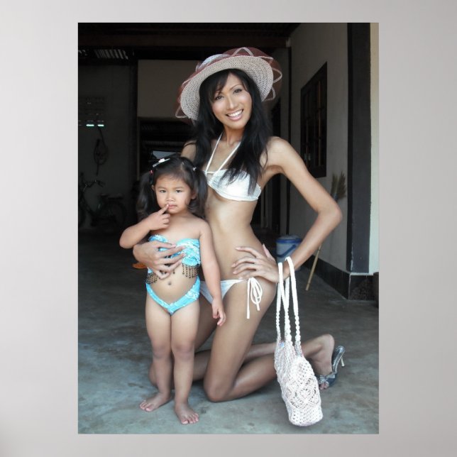 white bikini and little girl Poster (Vorne)