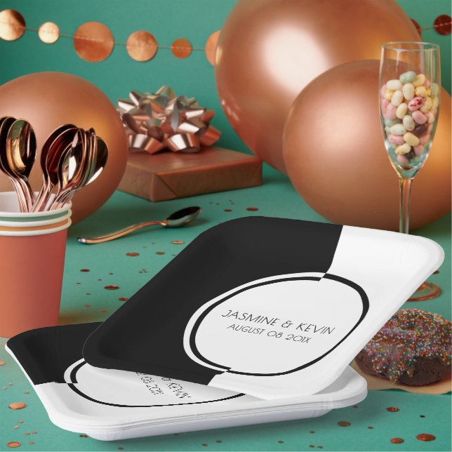 White & Black Modern Geometric Design Pappteller (Multi)