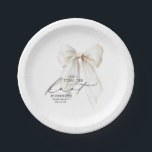 White Bow Sie bindet das Brautparty des Knotens Pappteller<br><div class="desc">Fügen Sie Ihrem Brautparty eine Touch Charme mit diesen Tellern aus weißem Bogen "She’s Tying the Knot" hinzu! Diese hübschen Teller mit einem zarten Satin-Band-Design bilden das perfekte Gleichgewicht zwischen zeitloser Eleganz und kokettem Spaß - ideal, um süße Leckereien, Bubbly-Hits oder ein stilvolles Dinner-Spread zu genießen. Sie sind so konzipiert,...</div>