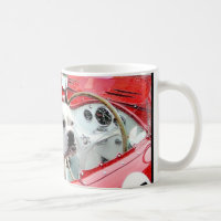 White Boxer Hund in Maserati Tasse