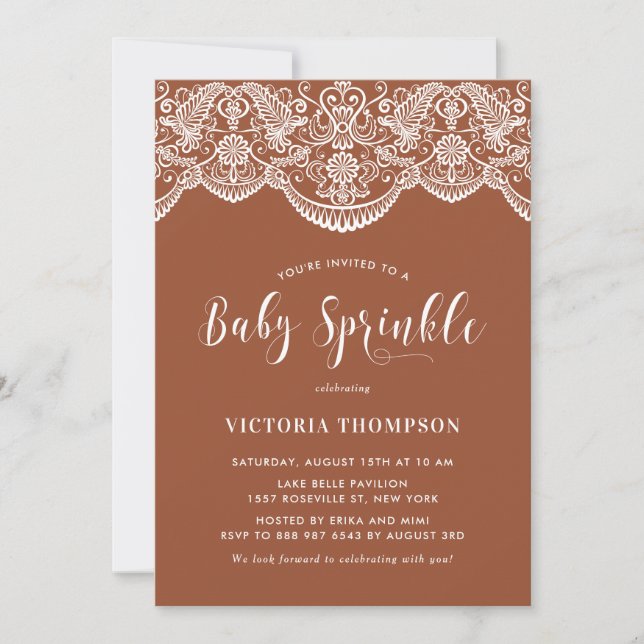 White Brocade Lace Terracotta Baby Sprinkle Einladung (Vorderseite)