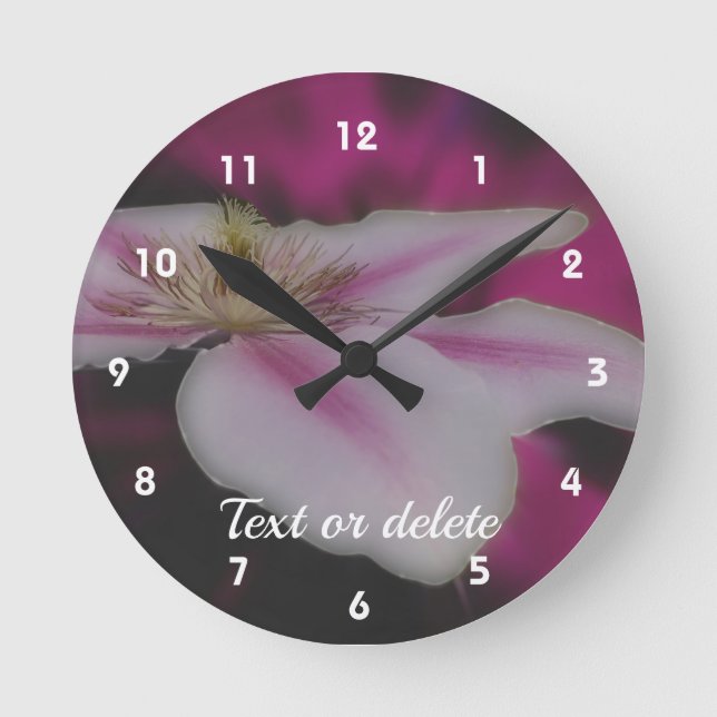 White Clematis Flower Personalized Runde Wanduhr (Vorderseite)