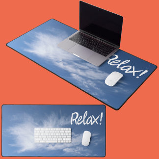 White Clouds und Blue Sky Moderne Foto Typografie Schreibtischunterlage