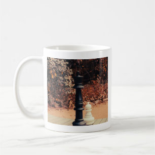 White Coffee Tasse Slay King Chess mit Pawn