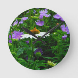 White Cone flower, purple flowers and moth Runde Wanduhr