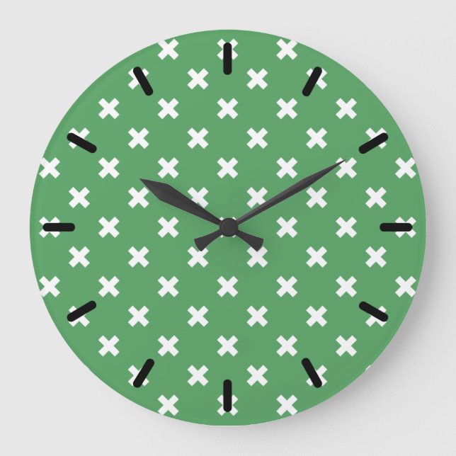 White cross stitches on green große wanduhr (Vorderseite)