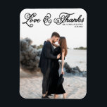 White Curly Script-Liebe und Dankeschön Foto Weddi Magnet<br><div class="desc">Feiern Sie Ihre Liebe und zeigen Sie Dankbarkeit mit unserem personalisierbaren Foto Hochzeit danke Ihnen Magnet! Dieser einzigartige Sake ist perfekt, um Ihre Lieben an Ihren besonderen Tag zu erinnern und gleichzeitig Ihren herzlichen Dank in einer denkwürdigen Weise auszudrücken. Dieses Foto Dankeschön-Karte verfügt über ein rustikales, lockiges Skript. Personalisieren Sie...</div>