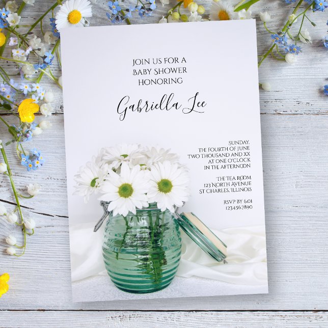 White Daisies in Blue Jar Vase Baby Shower Einladung (Von Creator hochgeladen)