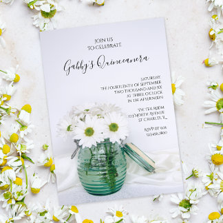 White Daisies in Blue Jar Vase Quinceanera Party Einladung