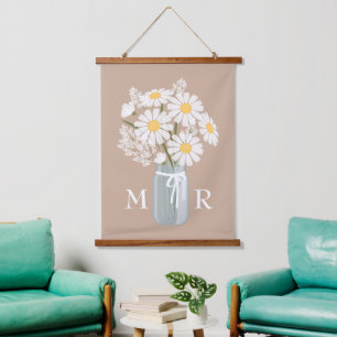 White Daisies Mason Jar Monogram auf Beige Wandteppich Mit Holzrahmen
