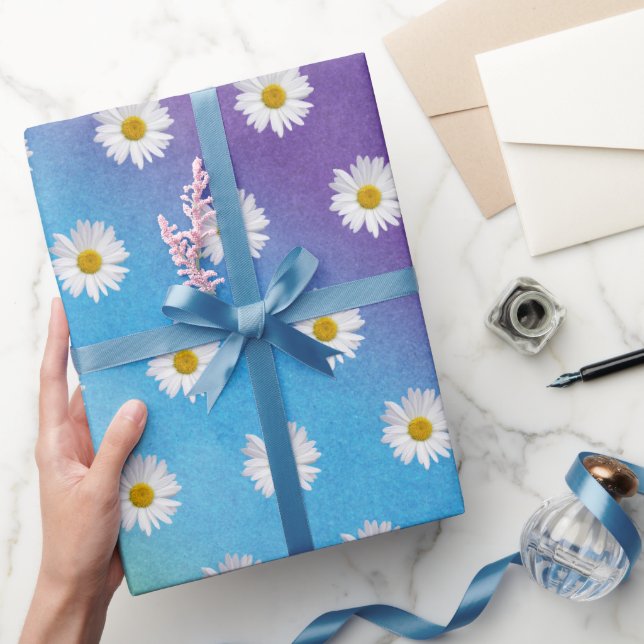 White Daisies on Rainbow Gradient Geschenkpapier (Schenken)