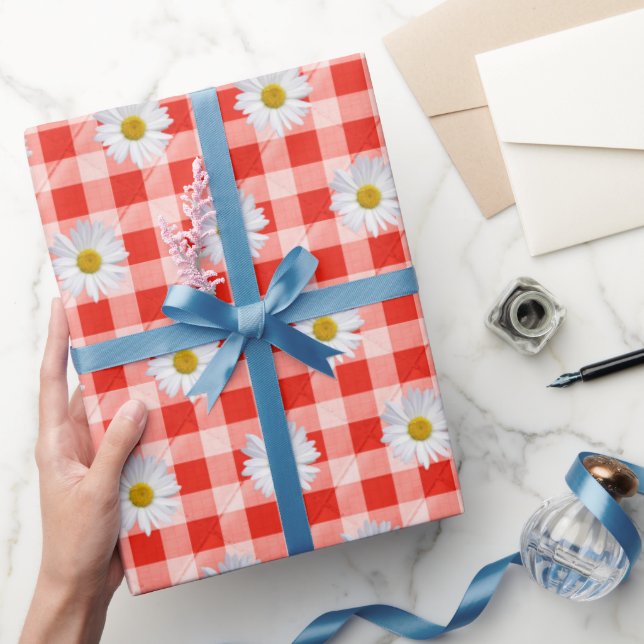 White Daisies on Red and White Gingham Geschenkpapier (Schenken)