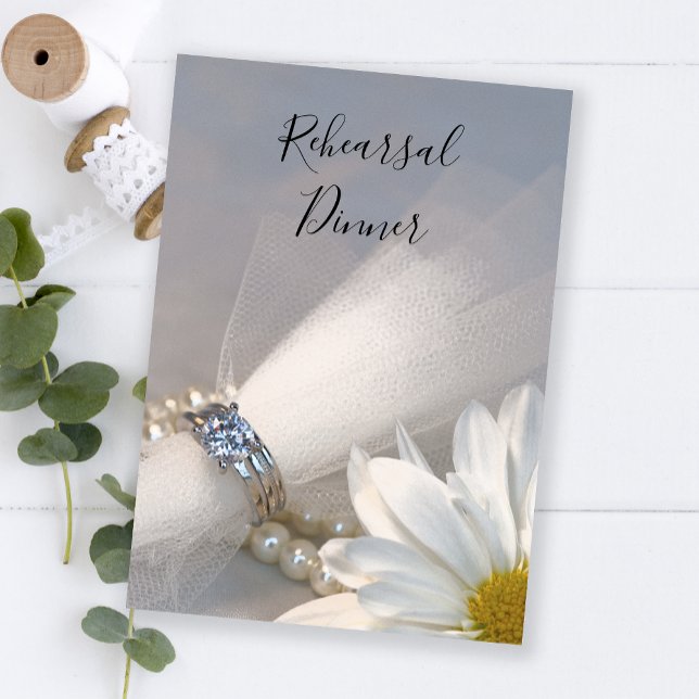 White Daisy Elegance Hochzeit Probe Dinner Einladung (Von Creator hochgeladen)