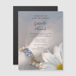 White Daisy Elegance Wedding Magnetic Einladung